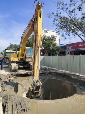 Fuerte rendimiento de excavación Excavadora brazo deslizante SH240 para el túnel de subterráneo Jacking 24T con accesorios