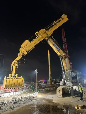 Excavadora personalizable XE370 Brazo telescópico de tres etapas BS900 Material más ligero Eficiente en el transporte de cubo o agarre 37T